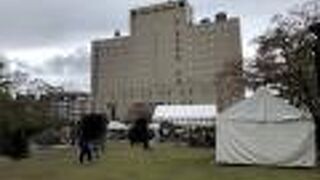 井上薫像のある公園