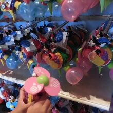 夏はファンがたくさん売っていました