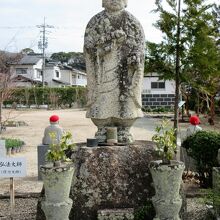 境内の弘法大師像