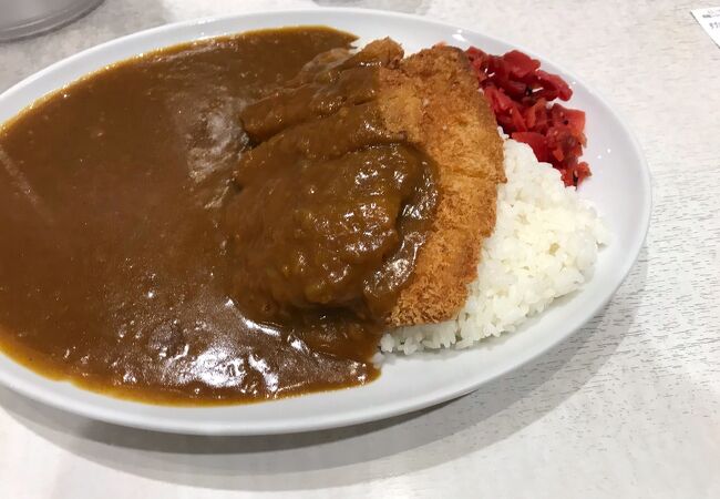 シンプルなのにおいしいカレーです。