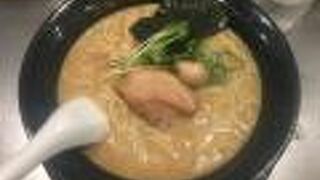 いつも行列の出来ているラーメン屋