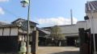 街中にある醸造です。