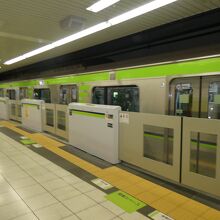 ラインカラーは黄緑です