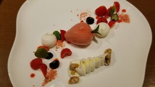 可愛すぎるいちごムースのランチ