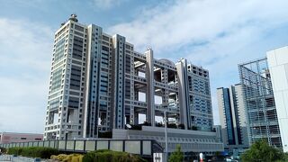 存在感のあるフジテレビ本社ビル