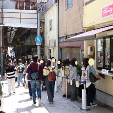 行列の絶えない大人気のお店です