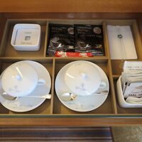 こんな蓋つきのティーカップ、お大尽さま用ですね