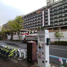 岡山県庁前のサイクルポート