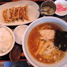 餃子セット　ラーメンは醤油ラーメン
