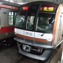 副都心線の電車がそのまま乗り入れています