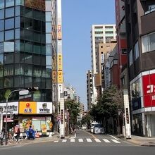 新川通り側の入口