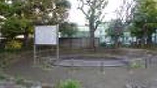 住宅街に佇む古代遺跡