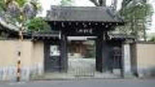 めやみ地蔵尊がお祀りされている