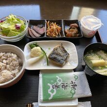 和食の朝ごはんです