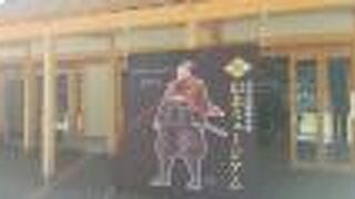 無料で展示少しと、古民家をみることができます。有料展示場もあり。