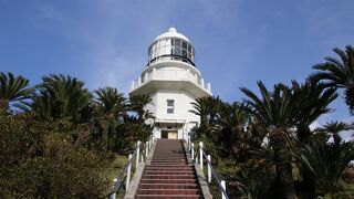 都井岬にある白亜の灯台、平日は16時半に閉館します。