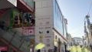 竹下通りの中ほどにあります