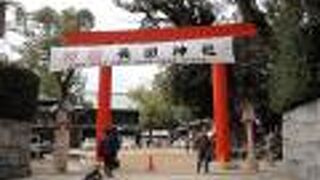 阪神淡路大震災から復興途中の街を見守る神社です。