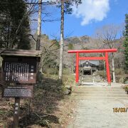 金太郎のモデル【坂田公時＝きんとき】が祭神として祀られている。