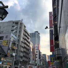 雑居ビルが多い駅前