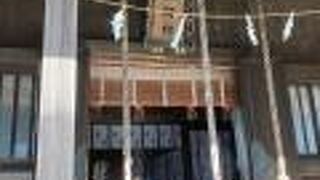 雅楽が流れています