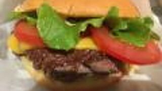 アウトレットでハンバーガー