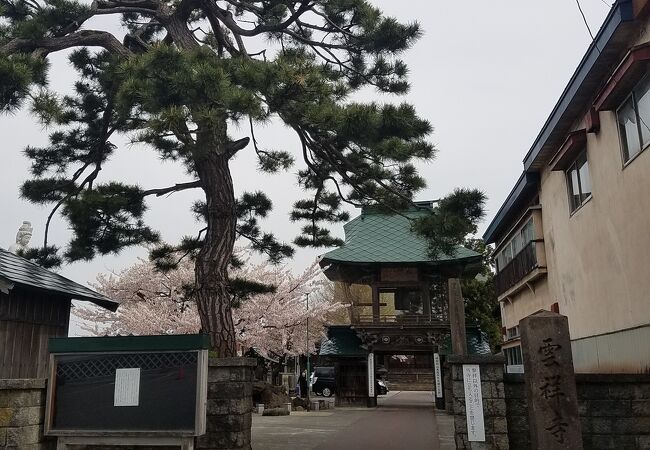 太宰治も訪れた寺