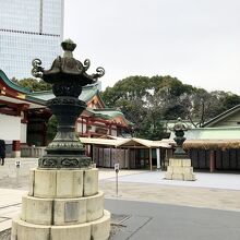 千代田区指定有形文化財「銅製燈籠」一対