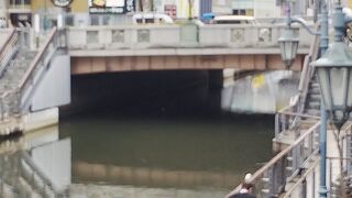 御堂筋にある橋です