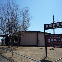 道路からの入口です