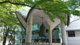 印象に残る鐘楼があります