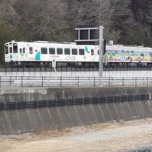 運が良ければ、津軽石川に沿った部分を走る三陸鉄道も見られます