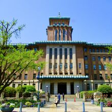 内部のエレベーターや照明も見もの