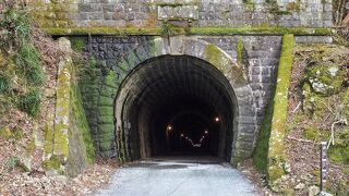 右の坂を上ると(新)天城峠に行けます