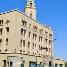 横浜税関前を走行中