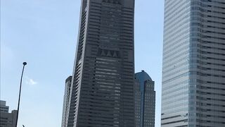 ランドマーク的な高層ビル