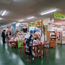 左手に向かい…