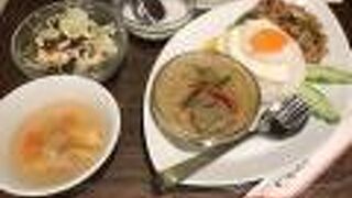 鶏ガパオとグリーンカレー