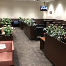 昼間なので空いてました