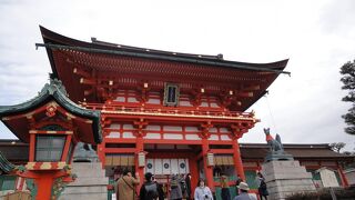 「稲荷神社」の総本山です。