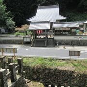 羅漢寺で拝観料を支払ってから見学します