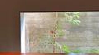 和モダンでシックな空間