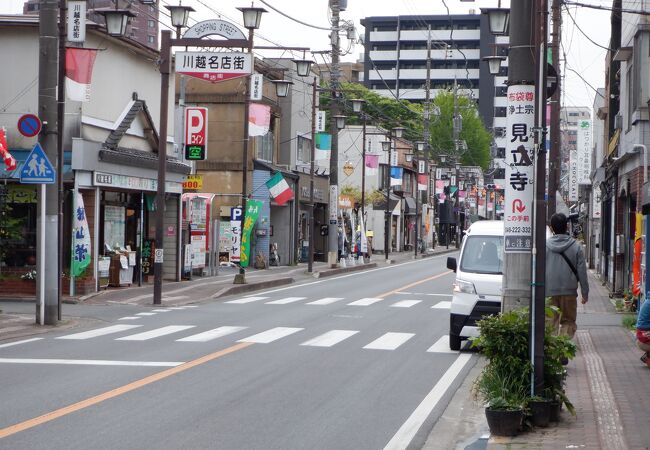 少し懐かしい感じの建物が並ぶ商店街でした。