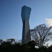 公園内に聳えるいわきマリンタワー