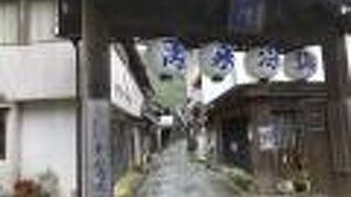 雨に濡れた石畳も情緒満点