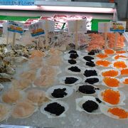 お魚・お寿司・かまぼこなどが売っていました。