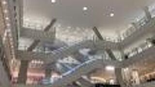 沖縄最大のショッピングモールです。