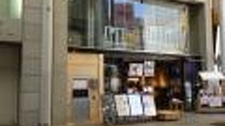 本通りに面するクラフトビールの店