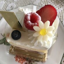 孫はいちごたっぷりのショートケーキ