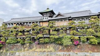 古き良き時代の温泉旅館を現代に伝える。